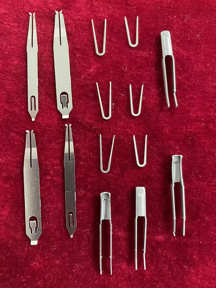 施夾鉗復(fù)位勾、連接片、鉗口